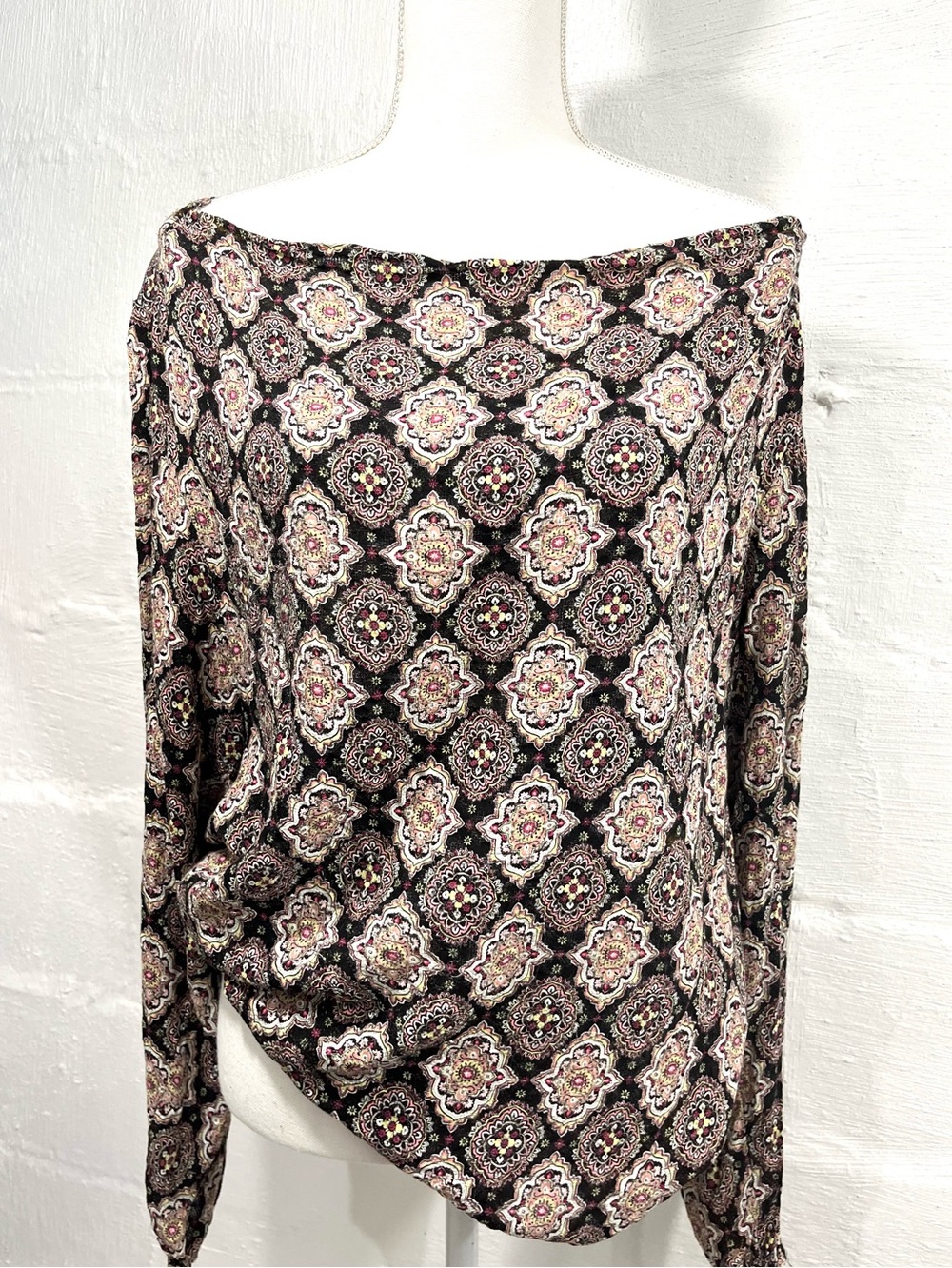 GIMMICKS BOHO PULLOVER TOP